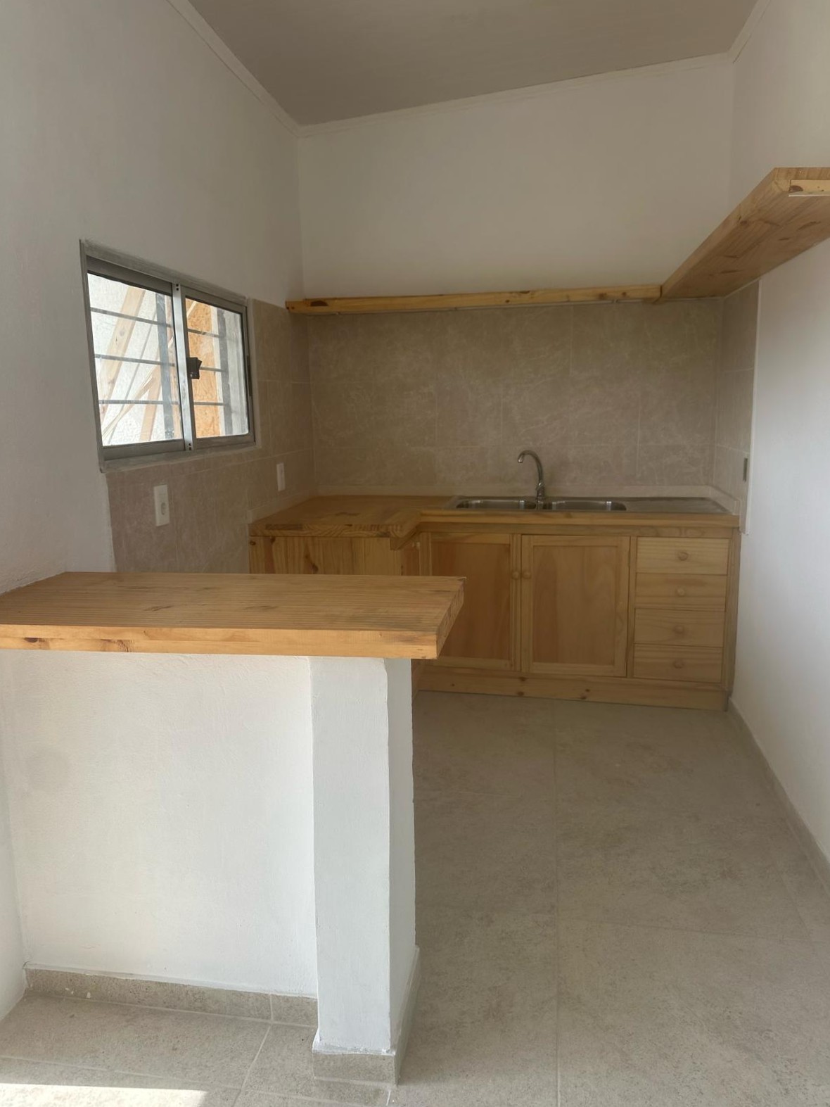 Casa en alquiler de 1 dormitorio c/ cochera en Salinas · Foto 6