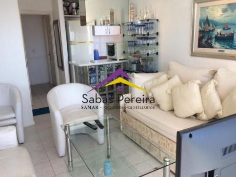Excelente Apartamento En Punta Del Este, 1 Dormitorio En Playa Brava, A Una Cuadra Del Mar!