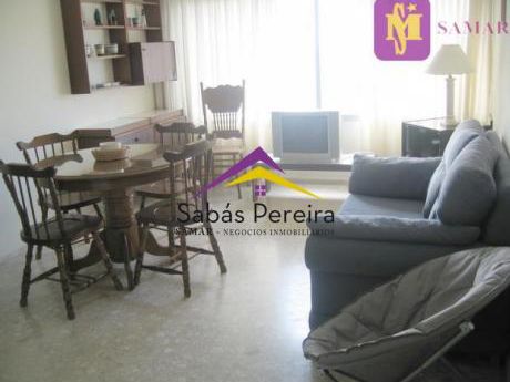 Apartamento 1 Dormitorio Ubicado En La Península, Pleno Centro De Punta Del Este.