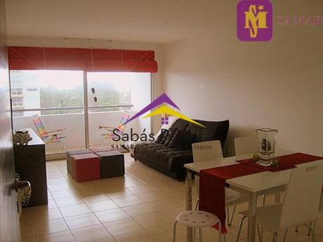 Apartamento 2 Dormitorios Ubicado Zona Roosevelt, Parada 14.