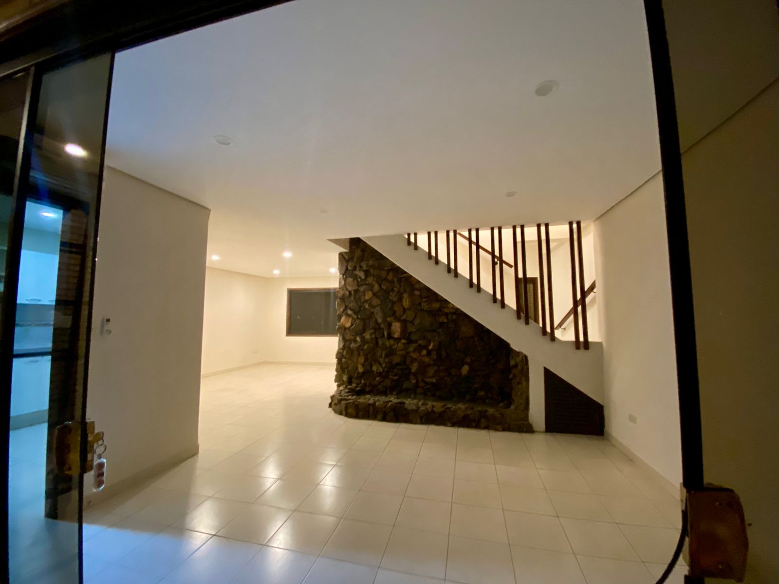 ALQUILO CASA PAREADA CON PISCINA Y QUINCHO EN VILLA MORRA — foto 3