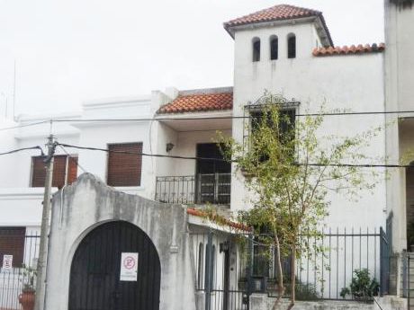 Venta Casa En Tres Cruces 6 Dormitorios 3 Baños Garaje Fondo