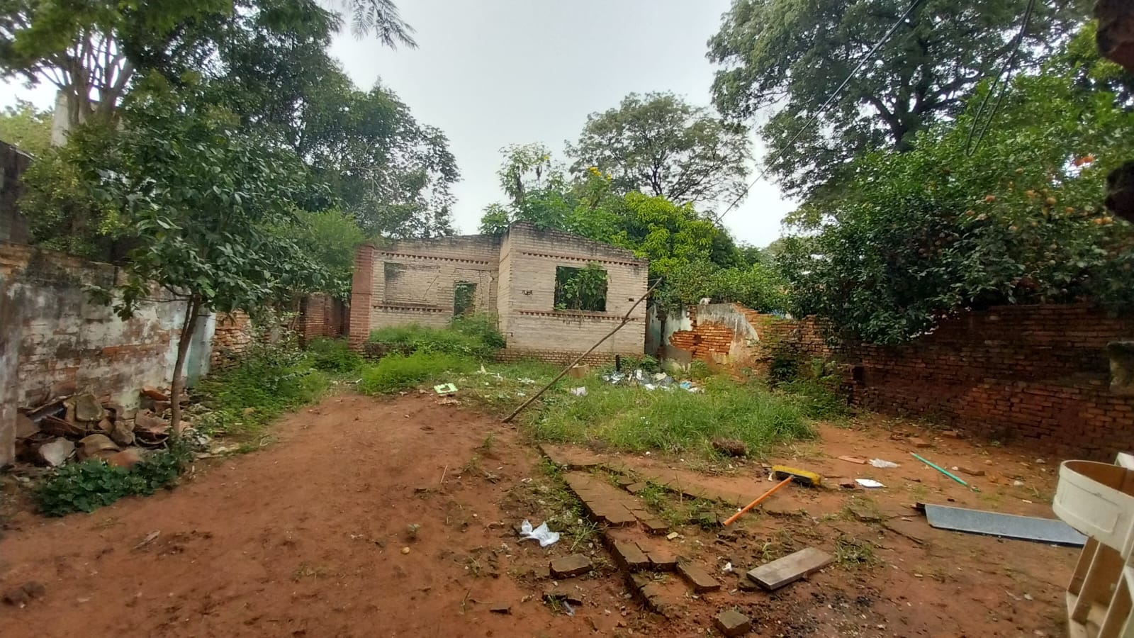 Vendo Terreno de 600m2 con casa a demoler — foto 3