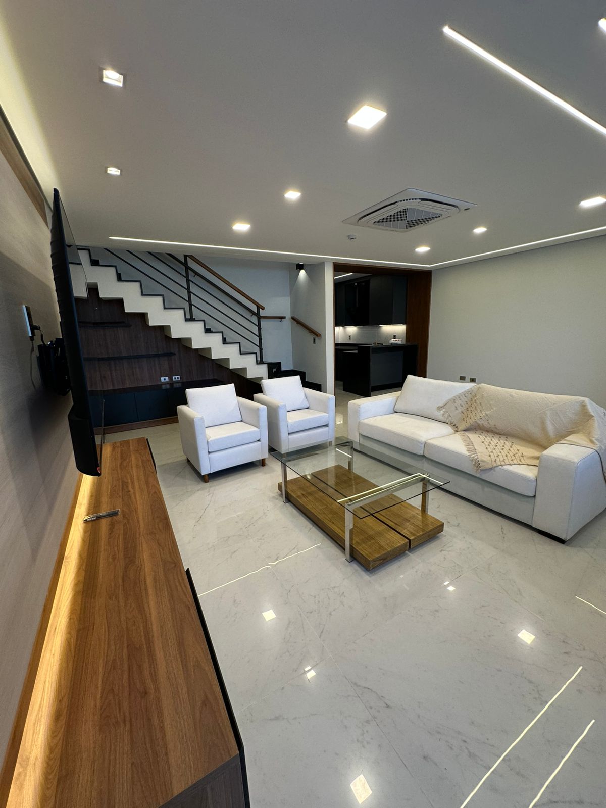DUPLEX AMOBLADO EN ALQUILER ZONA MBURUCUYA — foto 3