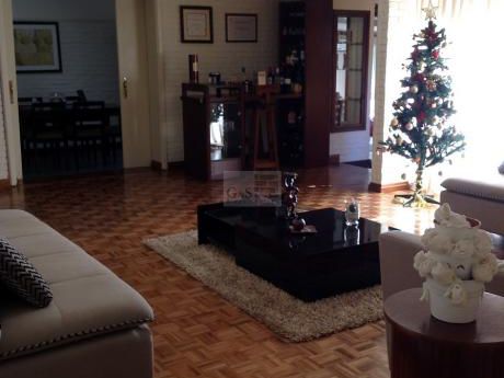 Casa De 3 Dormitorios En Carrasco Sur