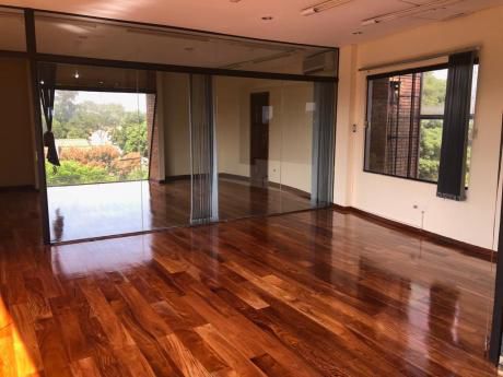 Alquilo Oficina Corporativa. Villa Morra. 160 Mts2