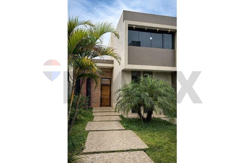EN VENTA – AMPLIA CASA EN ENCARNACIÓN | BARRIO LA PAZ — foto 2