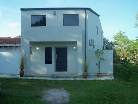 Elegante Duplex En Barrio Mburucuya