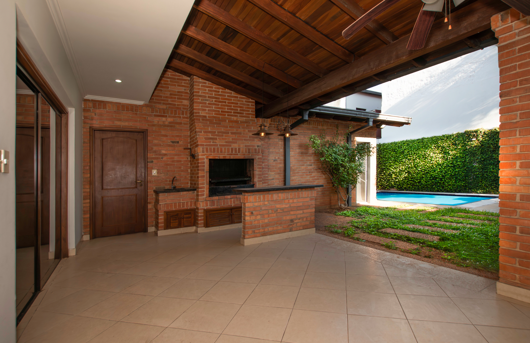 Casa Amplia A Una Cuadra De Stma. Trinidad, Cerca De Shoppings — foto 2