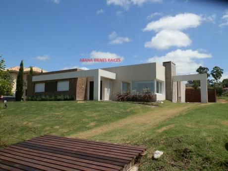 Casa En Venta 4 Dormitorios
