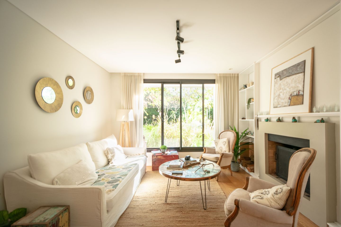 Casa en venta y alquiler en San NicolÃ¡s, dentro de un entorno seguro y muy buscado.