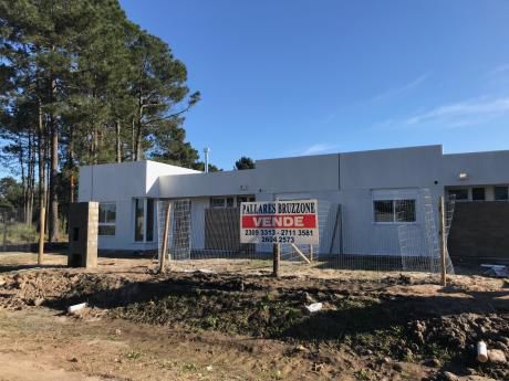 A Estrenar, Rodeado De La Naturaleza, A Pasos De Av. Giannatasio.