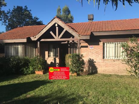 Cabaña En Atlantida Sur -2 Dorm-piscina-inmobiliaria Calipso