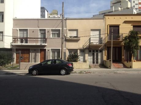 Casa Al Frente C/jardín 4dorm Pta Carretas