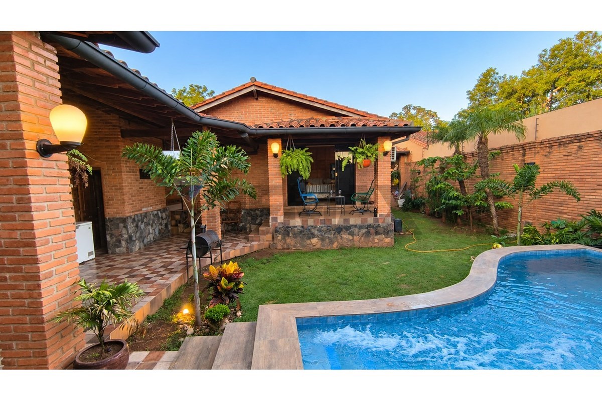 Casa en venta en Luque