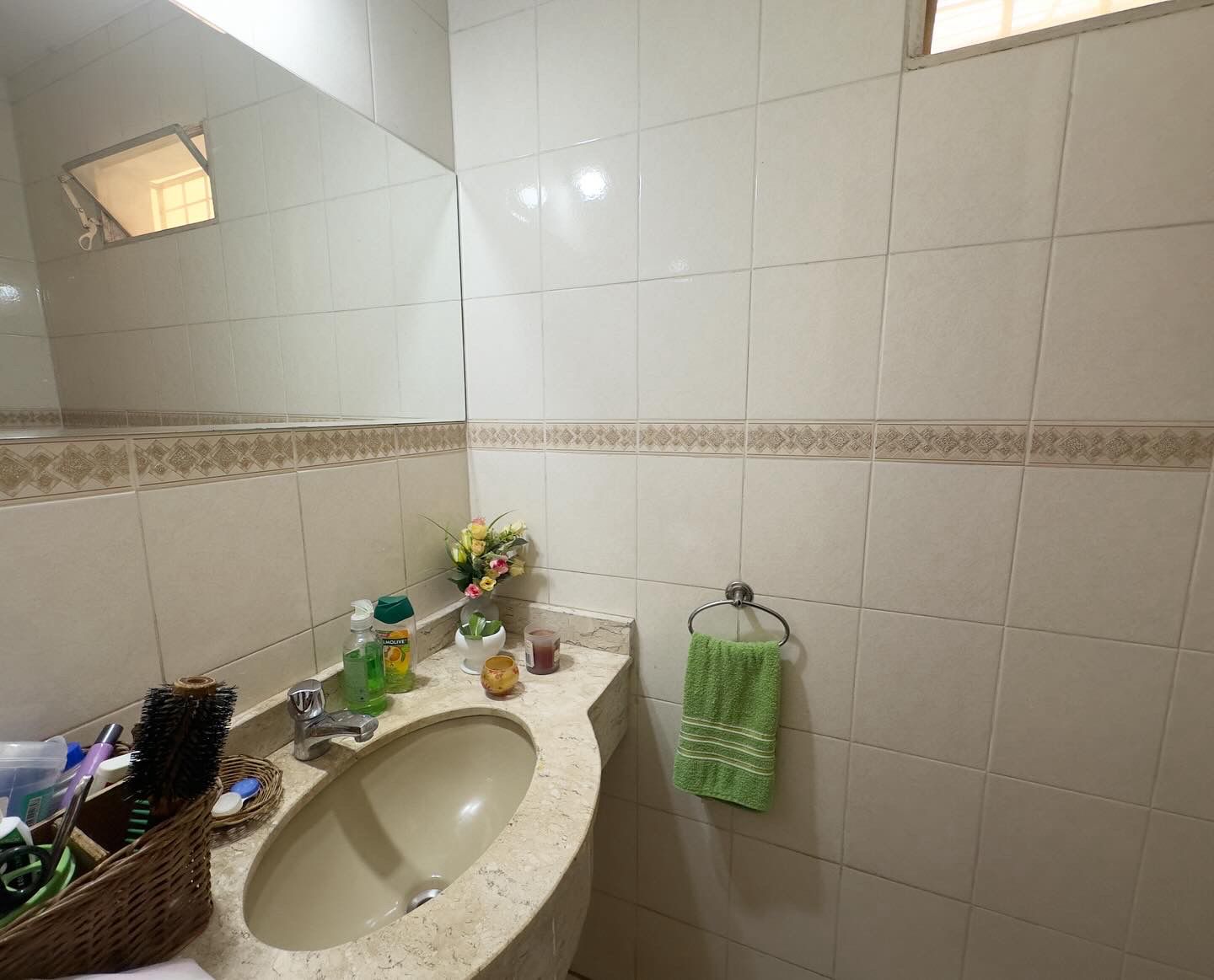 VENDO AMPLIA RESIDENCIA DE 5 DORMITORIOS EN BARRIO MBURICAO Z/ EX SEMINARIO — foto 3