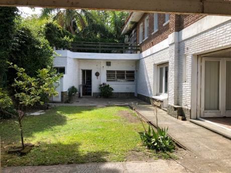 Clasico Chalet Con Gran Potencial, Para Vivienda U Oficinas