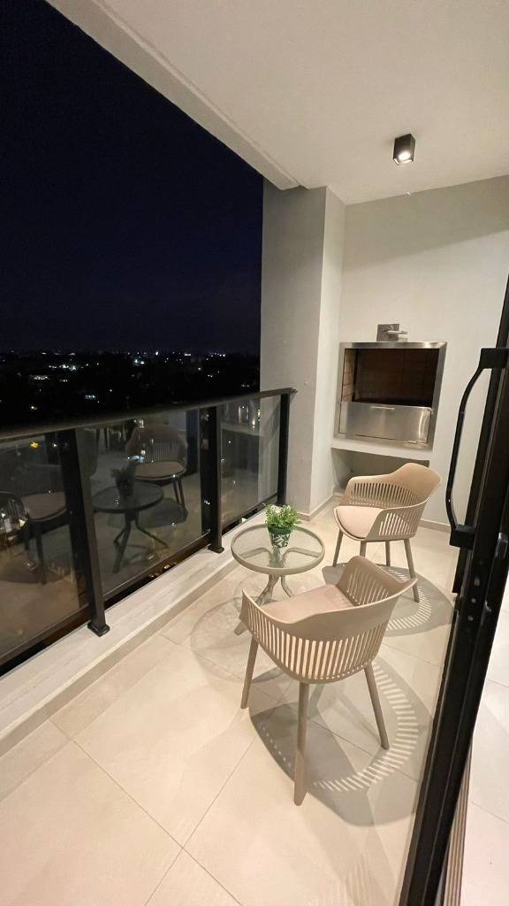DEPARTAMENTO AMOBLADO EN VILLA MORRA 2 DORMITORIOS 2 COCHERAS — foto 2