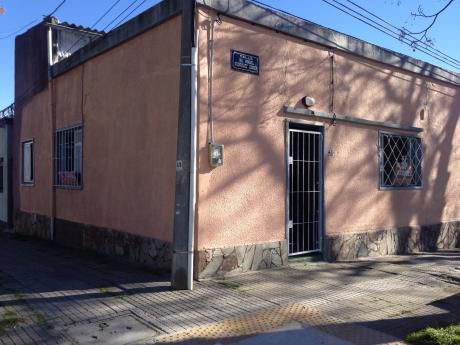 Casa Al Fte.2 O 3 Dormitorios.calle Manuel Rod.correa