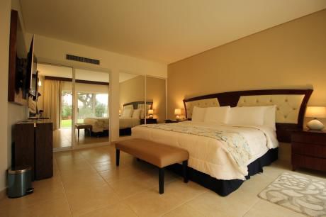 Departamento De Lujo Amoblado En Hotel Los Tajibos