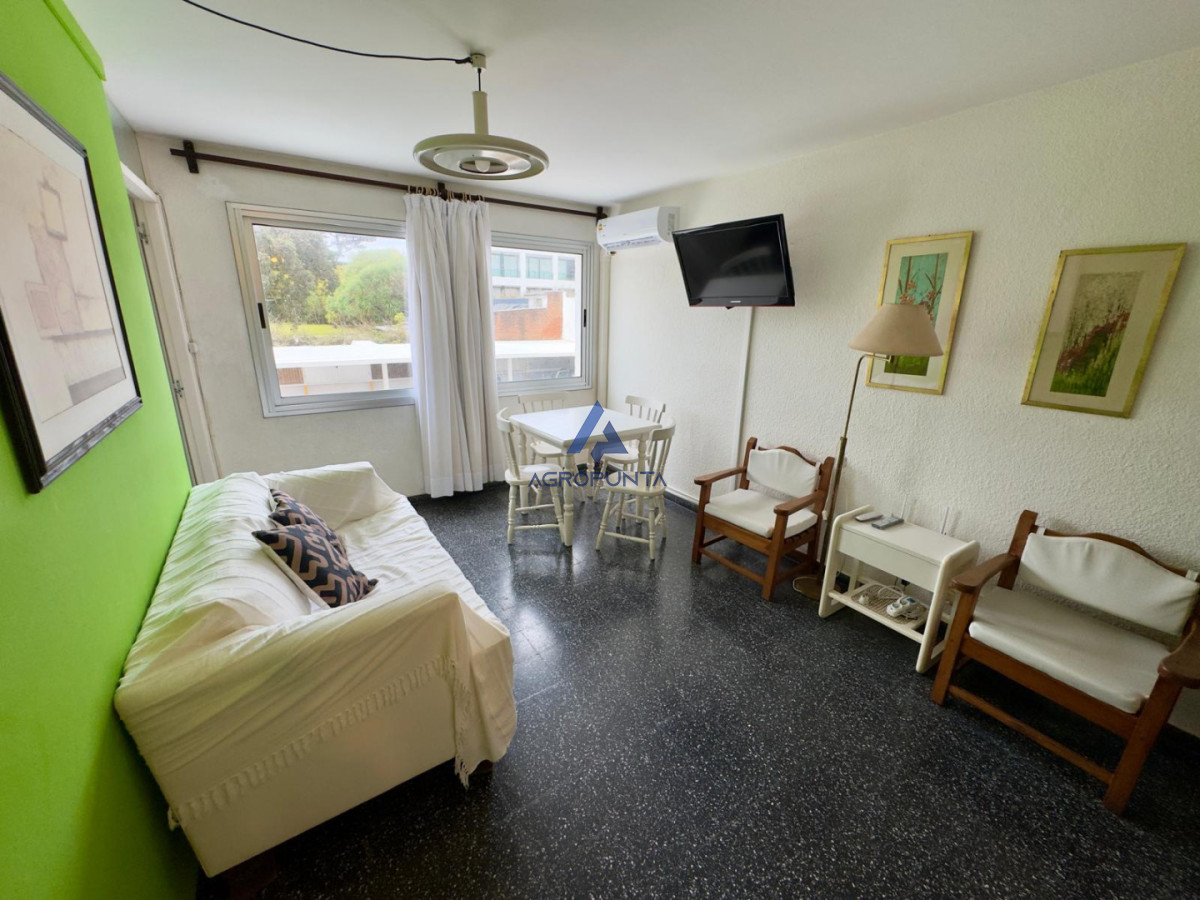 Alquiler Anual o Invernal de 1 dormitorio y medio en Punta del Este Mansa Primera Línea · Foto 2