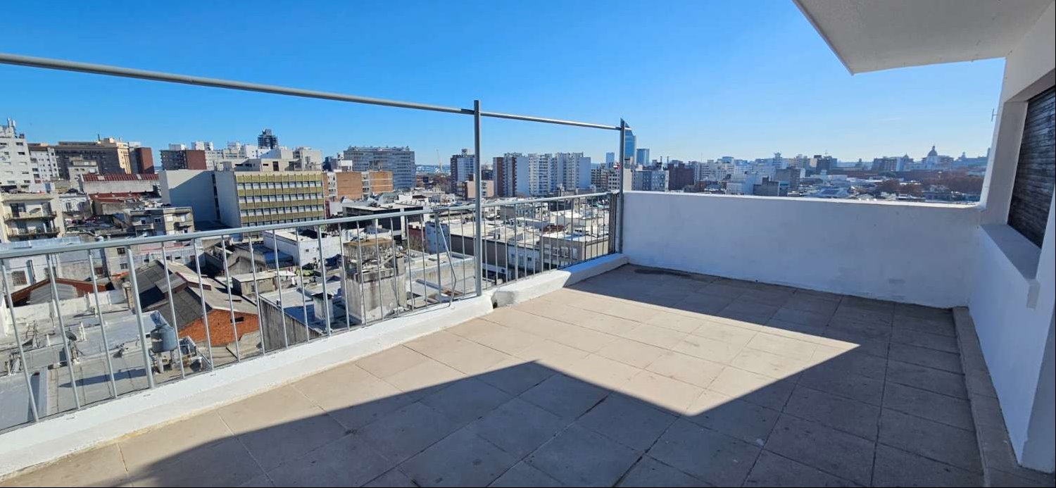 Alquiler de pent house en Cordón,  amplia terraza con preciosa vista, 2 dormitorios y servicio completo, losa radiante.