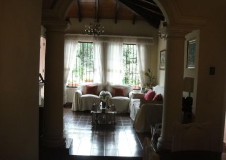 AsunciÓn / Hipodromo - Hermosa Casa De 3 Dormitorios