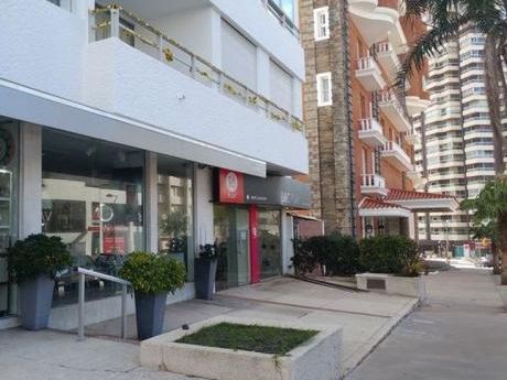 Excelente Local Sobre La Calle 20