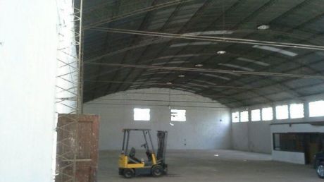 Alquilo Tinglado C/ Oficinas Zona Cit