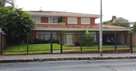 Vendo Casa En Villa Morra. Excelente Ubicacion