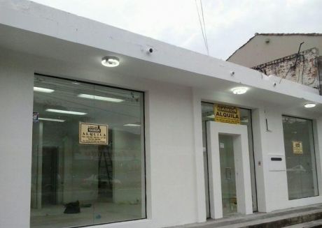 Un Salon Con Oficina Sobre Eusebio Ayala Casi Morquio