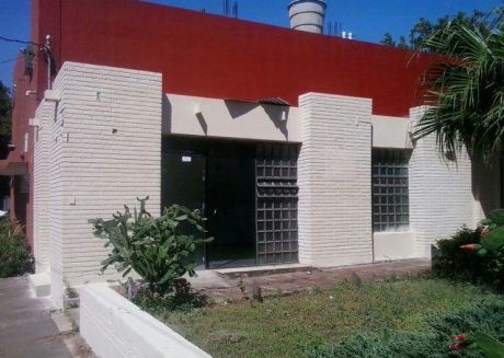 Una Casa En El Centro De San Lorenzo Sobre Saturio Rios