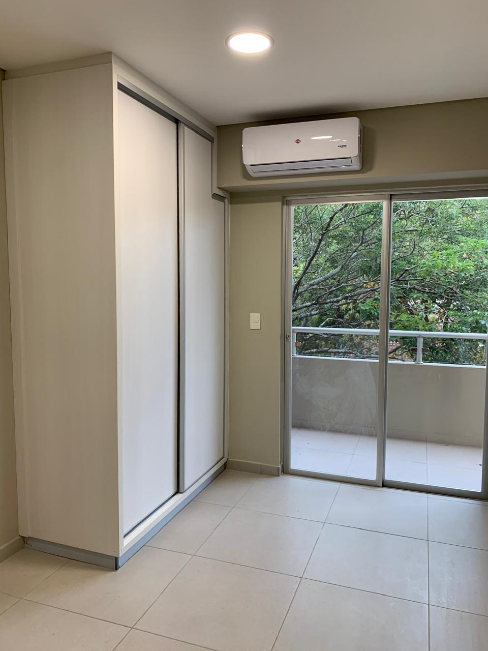 Alquilo Hermoso y Moderno Triplex con Patio y Parrilla — foto 2