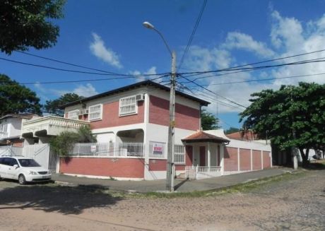 Hermosa Casa, Amplia, Sólida Y Funcional - Próximo A Venezuela Y Cervantes