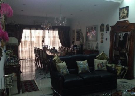 Impecable Residencia En Barrio Las Mercedes