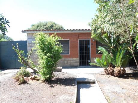Buen Chalet De Sólida Construcción, Al Frente!!