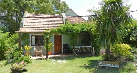 Venta De Casa En Playa Hermosa, Muy Proxima Al Mar.