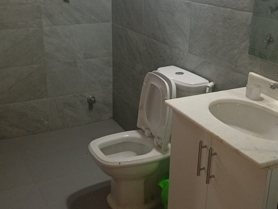 ALQUILO CASA 2 DORMITORIOS EN LAMBARÉ ZONA CACIQUE — foto 3