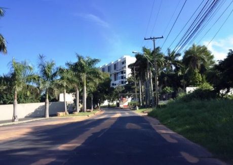 Remato Terreno En El Yacht. 1.100 Mts2. En Esquina.