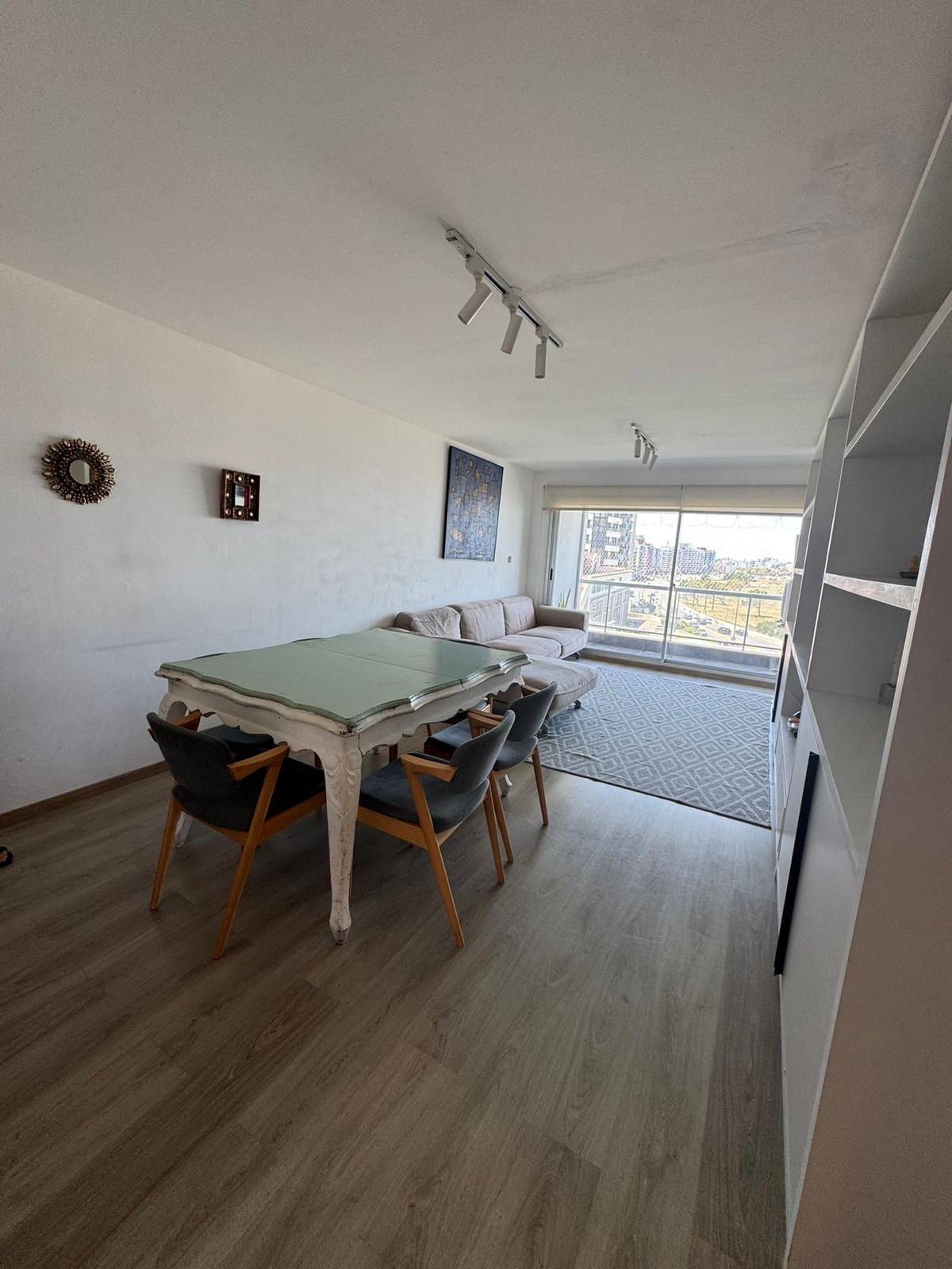 Alquiler De Apartamento En Malvin 3 Dormitorios, 2 Baños Y Doble Cochera · Foto 2