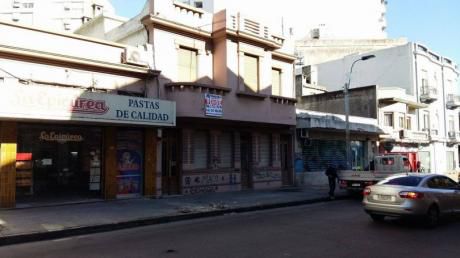 Casa De Altos A Reciclar. Excelente Ubicaciòn