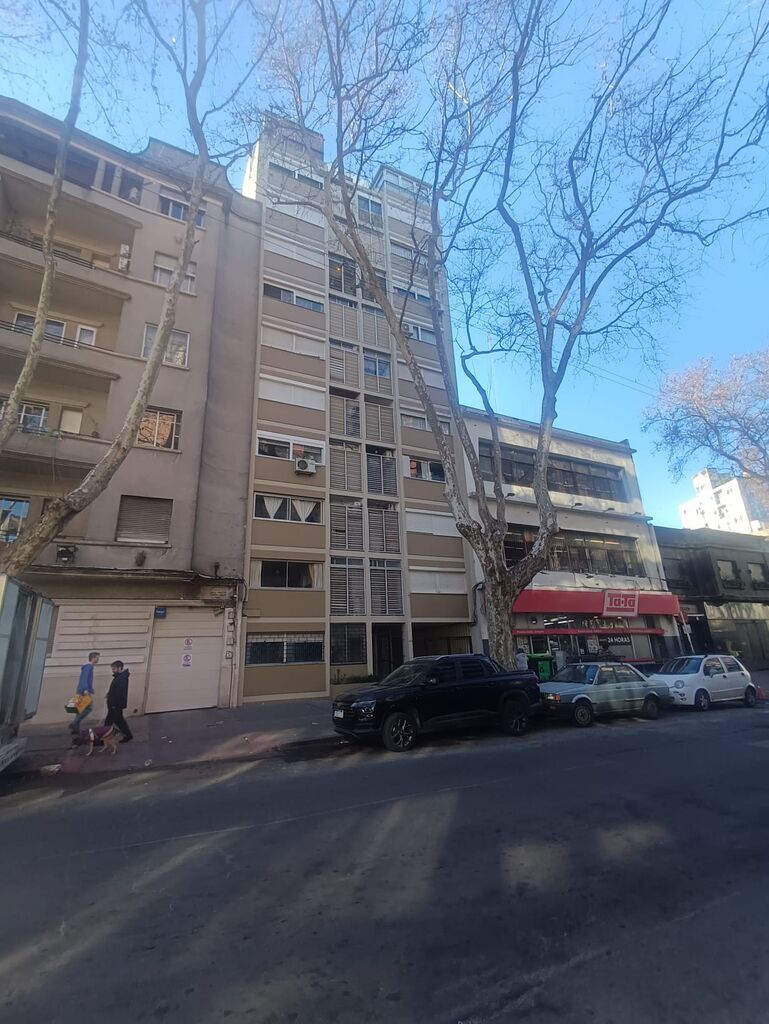 Jackson y Constituyente, gran ubicación, piso alto!