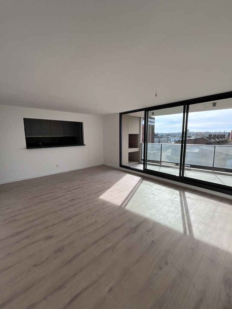 APARTAMENTO A ESTRENAR SOBRE RAMBLA COSTANERA