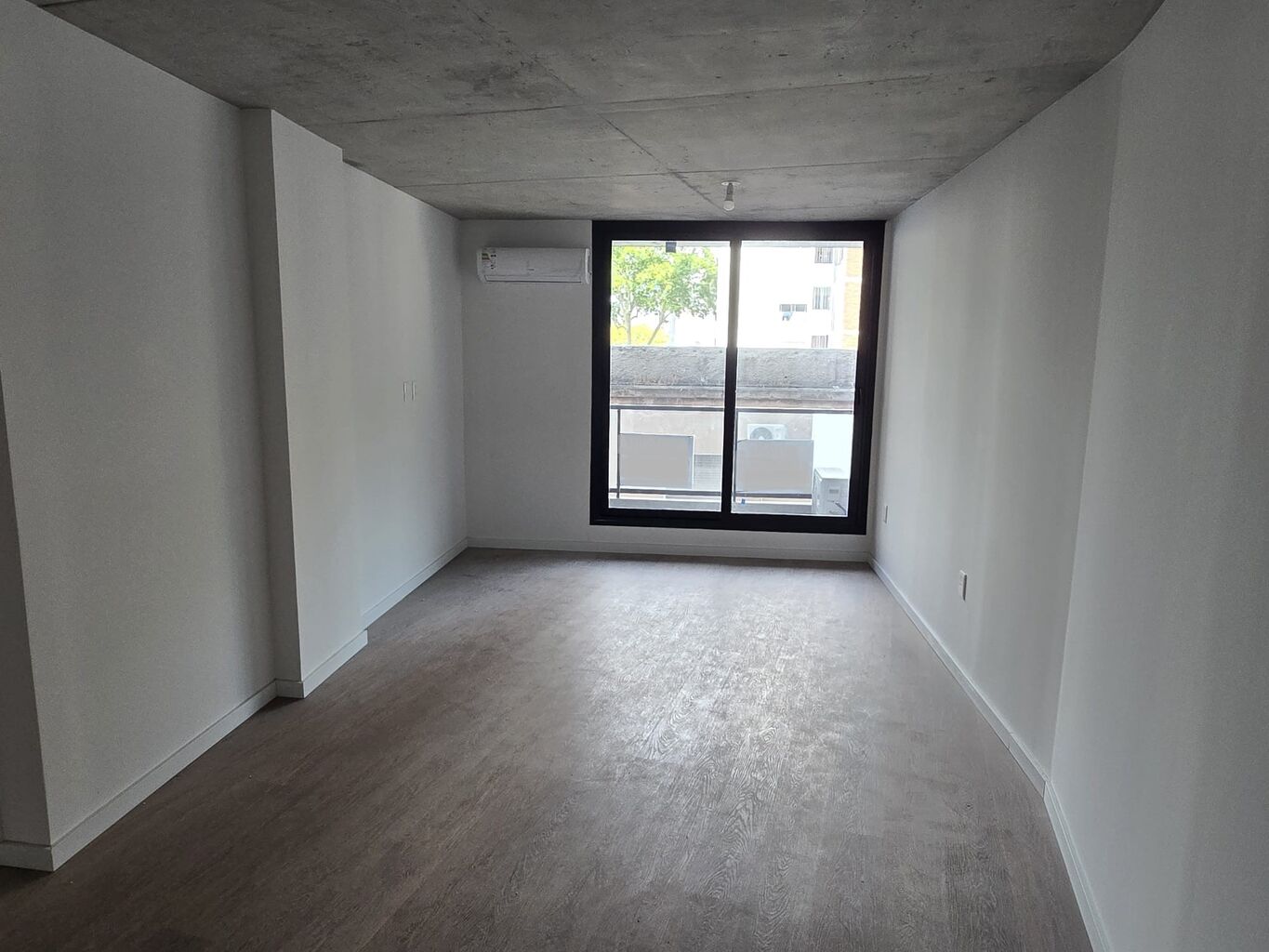Apartamento 1 dormitorio con balcón, parrillero y garaje en Cordón SUR. · Photo 1