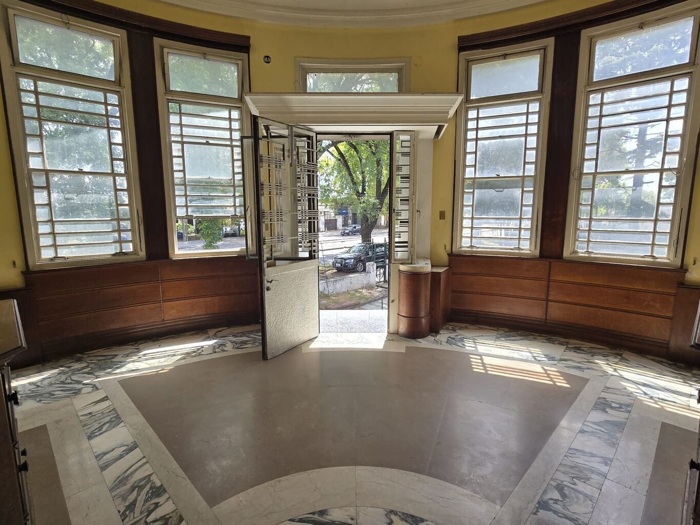 Gran Casona con excelente terreno sobre Av. Garzon, próx Shopping nuevo!