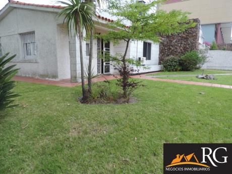 Casa En El Corazón De Punta Gorda, Gran Terreno !