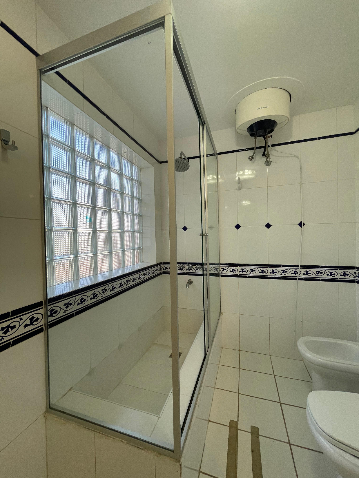 En alquiler departamento de 300 m2 zona villamorra ,4 dormitorios con 2 cocheras — foto 2
