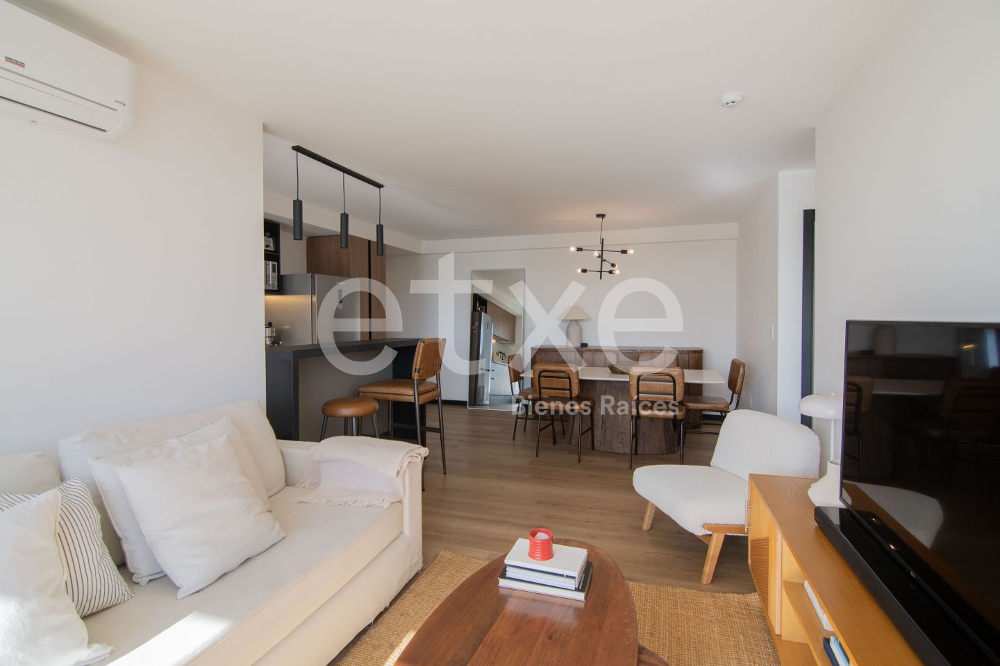 Apartamento en Alquiler 2 Dormitorios en Grou Bosque · Foto 6