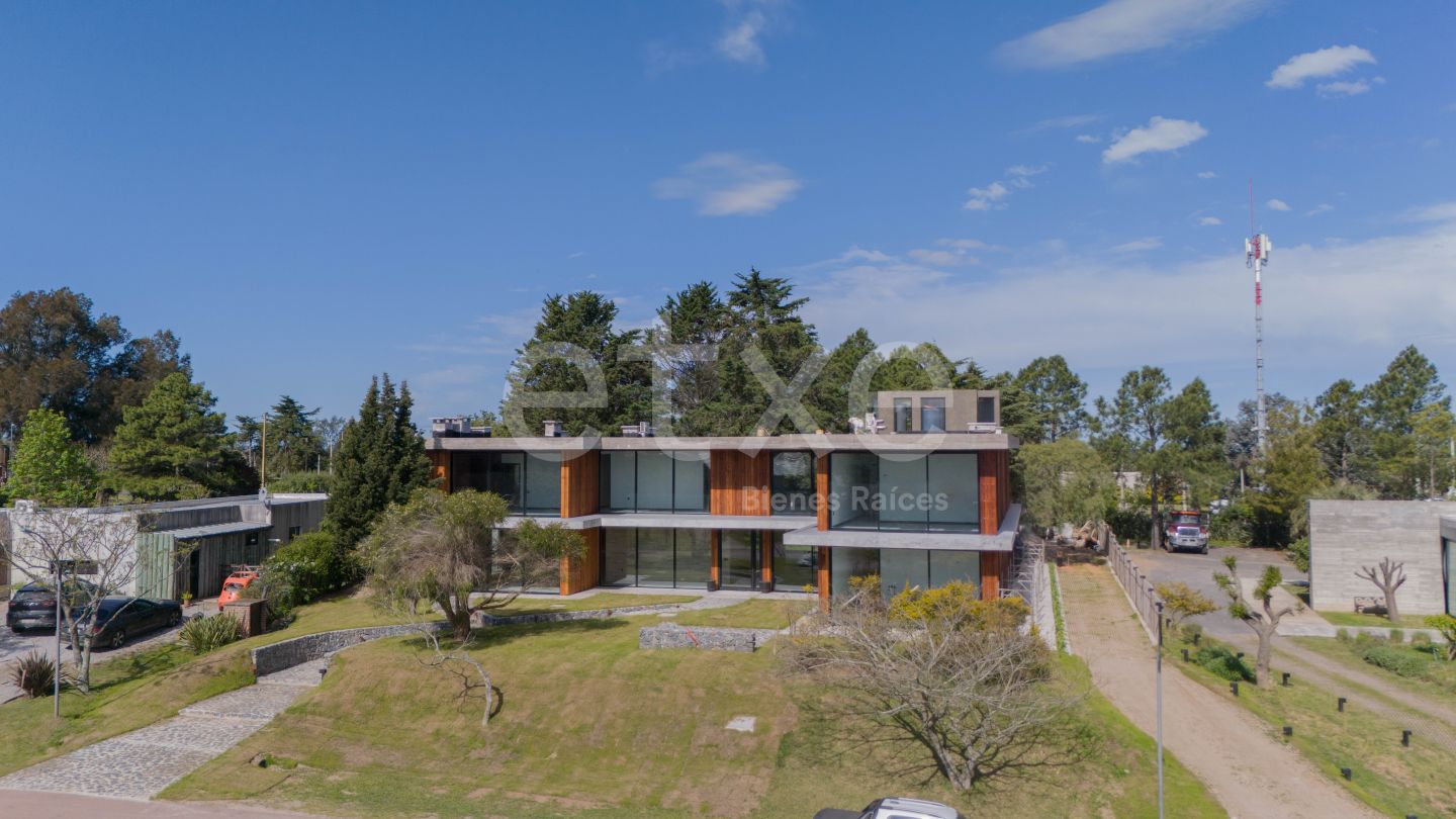 Exclusiva Casa y Alquiler en Venta Barrio Carmel