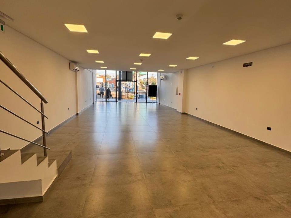 ALQUILO LUJOSO SALON COMERCIAL — foto 2